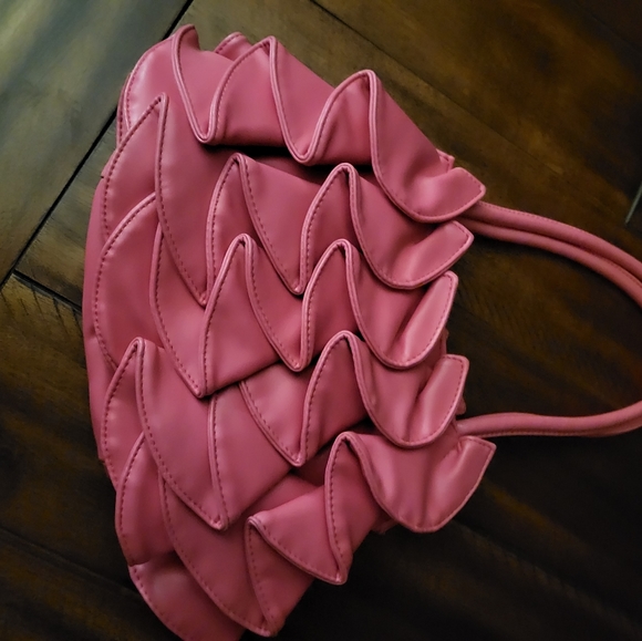 LEATHER Ruffle Purse soo cute - Picture 2 of 3